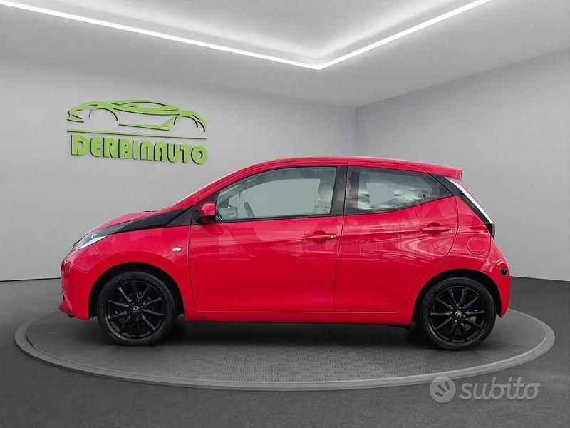 Usata Toyota Aygo 74 CV (54 kW) 2018 Rosso Utilitaria