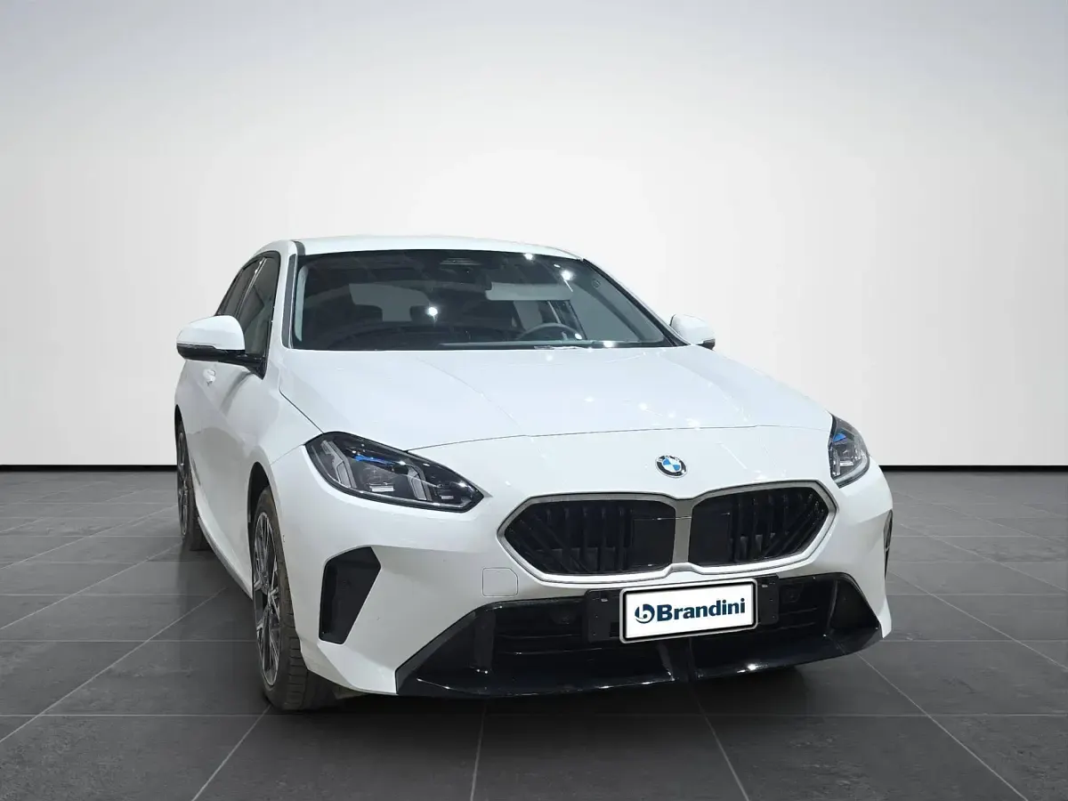 Usata BMW 120 Performance 150 CV (110 kW) 2025 Alpin white pastello Utilitaria