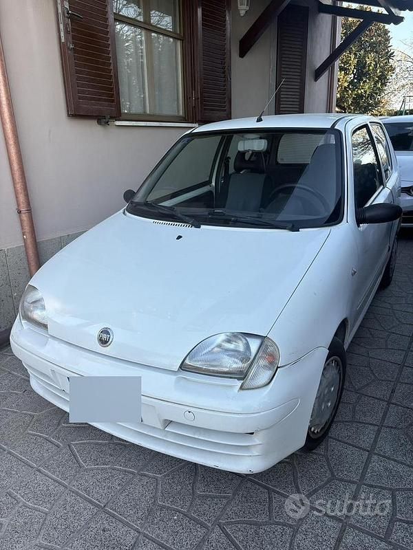 Usata Fiat 600 54 CV (39 kW) 2004 Bianco Berlina
