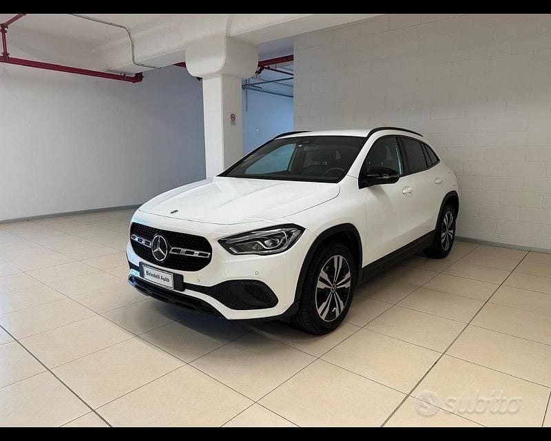 Usata Mercedes GLA180 135 CV (99 kW) 2022 Bianco SUV