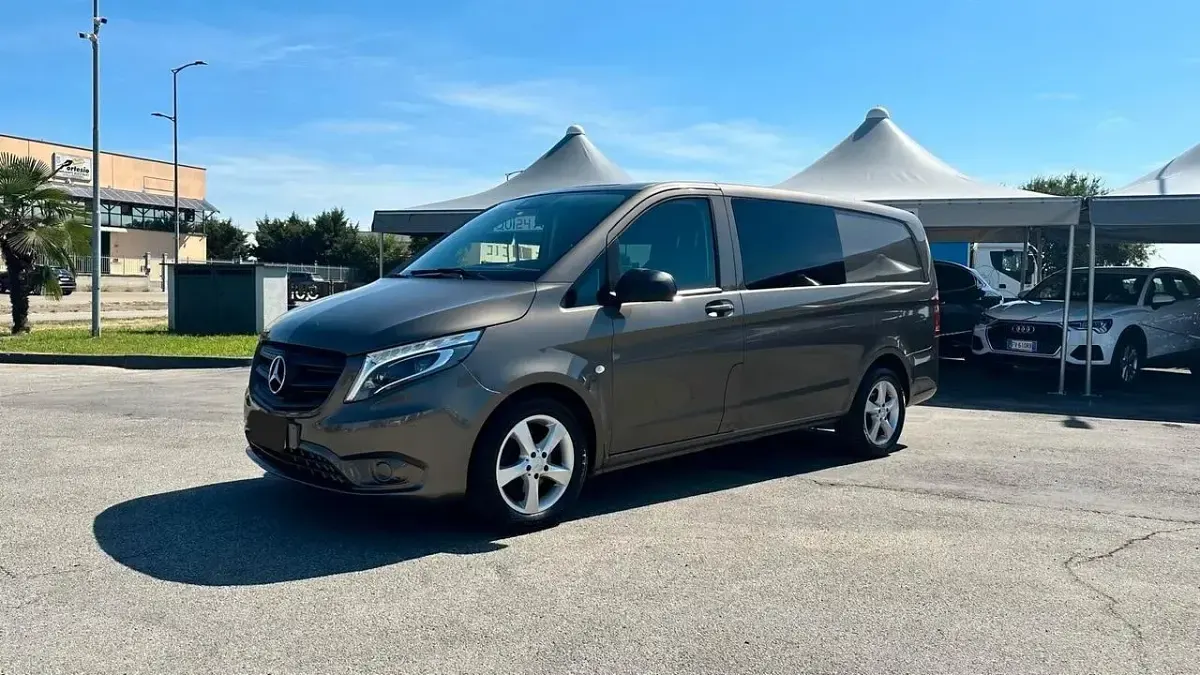 Usata Mercedes Vito 114 CV (83 kW) 2016 Oro Furgone