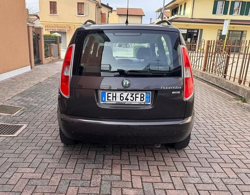 Usata Skoda Roomster 86 CV (63 kW) 2011 Grigio Monovolume