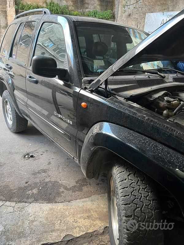 Usata Jeep Cherokee 87 CV (63 kW) 2004 Nero SUV
