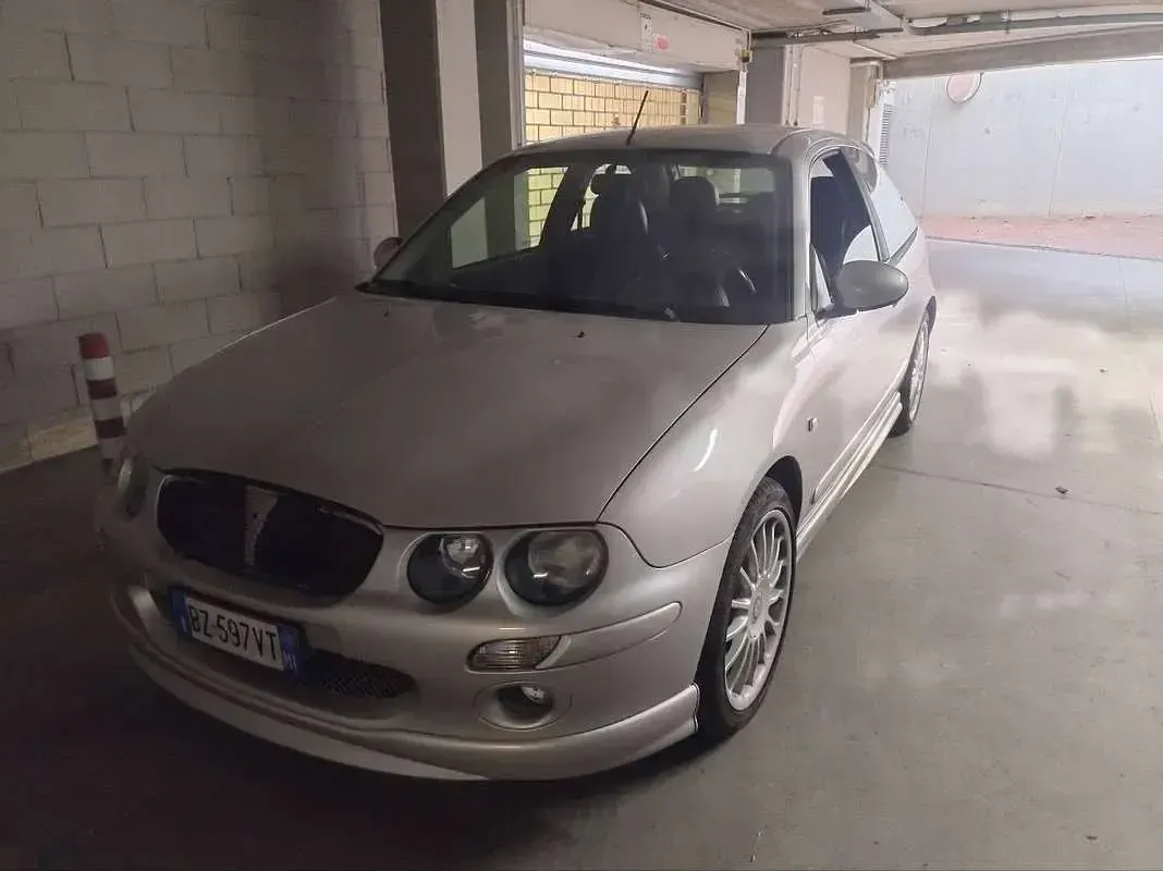 Usata MG ZR 160 CV (117 kW) 2002 Argento Utilitaria