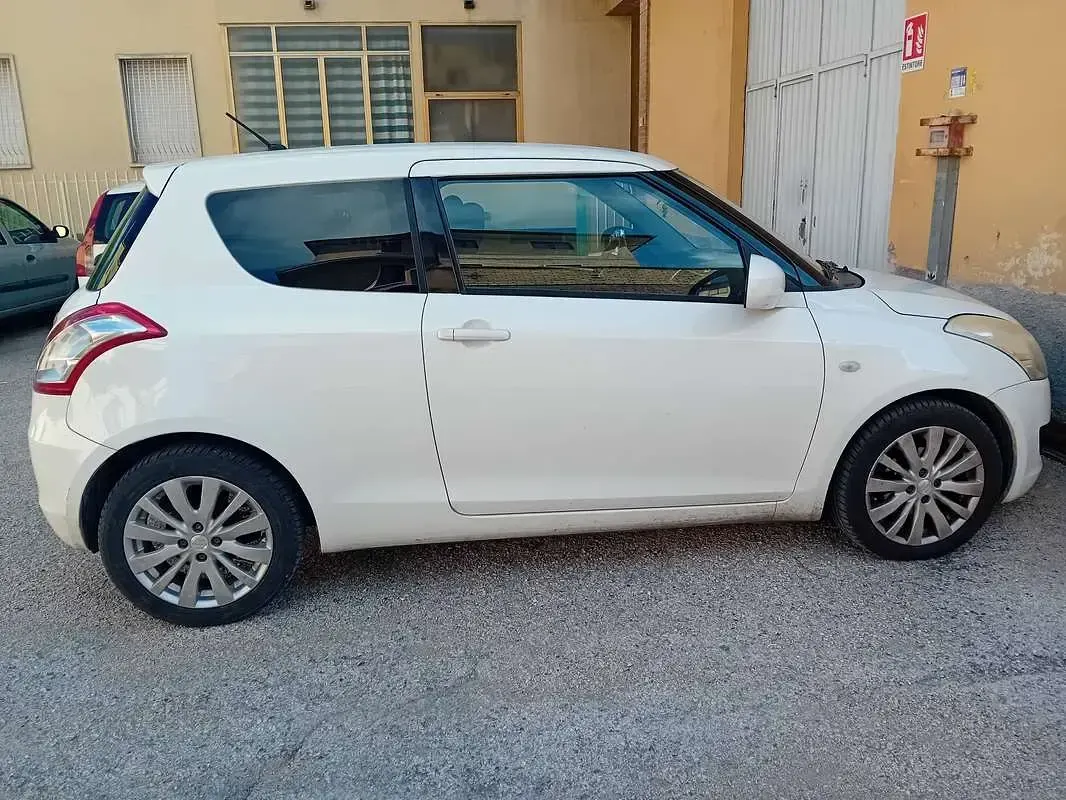 Usata Suzuki Swift GL 75 CV (55 kW) 2012 Bianco Utilitaria