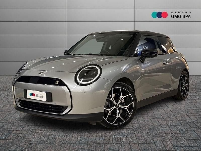 Argento Usata 2024 Mini Cooper SE Classic Utilitaria | 28.490 € (Cara) - Immagine 1/4