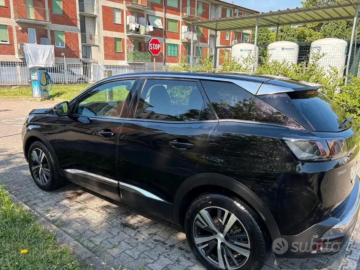 Usata Peugeot 3008 Allure 120 CV (88 kW) 2022 Nero SUV