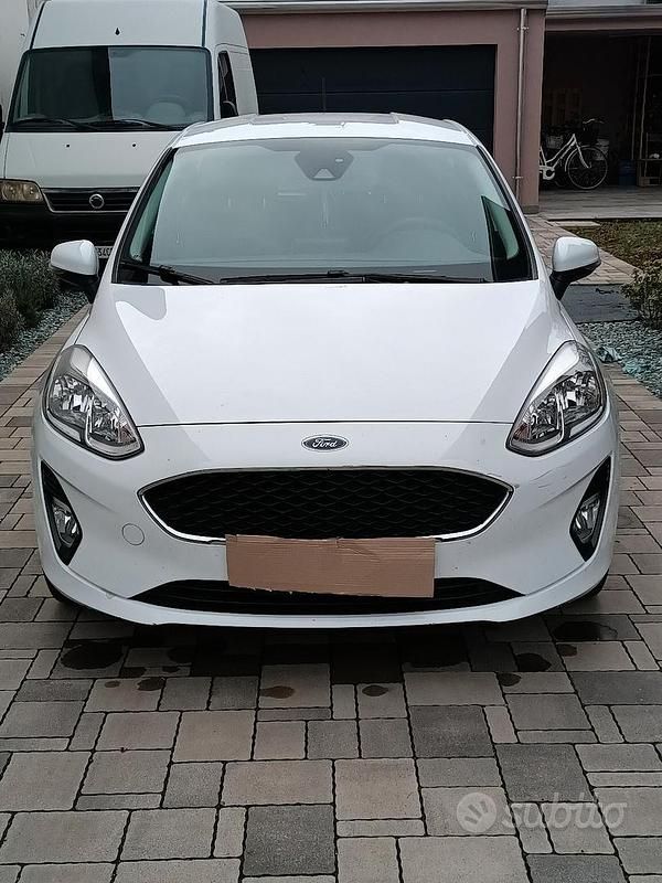 Bianco Usata 2019 Ford Fiesta Tre volumi | 8700 € (Ottimo prezzo) - Immagine 1/4