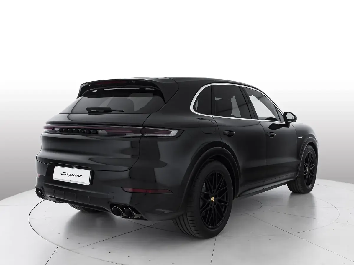 Nuova Porsche Cayenne 2026 Nero cromite metallizzato SUV