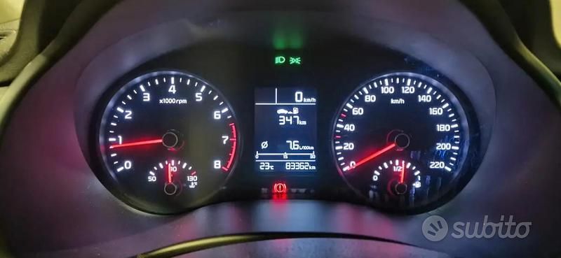 Usata Kia Rio 84 CV (61 kW) 2019 Grigio Berlina