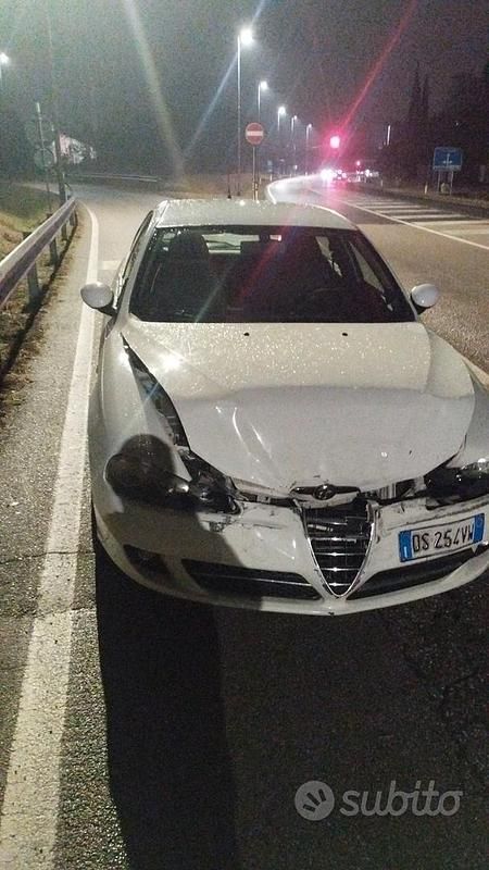Usata Alfa Romeo 147 120 CV (88 kW) 2008 Bianco Utilitaria