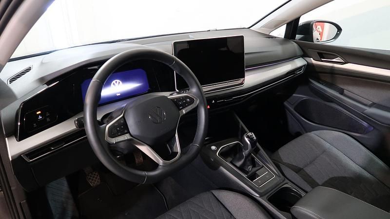 Usata VW Golf VIII Life 116 CV (85 kW) 2025 Nero Utilitaria