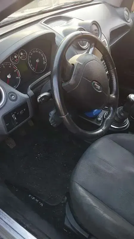 Usata Ford Fiesta Titanium 68 CV (50 kW) 2007 Argento Utilitaria