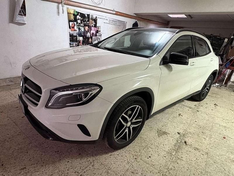 Usata Mercedes GLA200 136 CV (100 kW) 2016 Bianco SUV