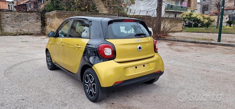 Usata Smart ForFour Prime 70 CV (51 kW) 2019 Giallo Utilitaria