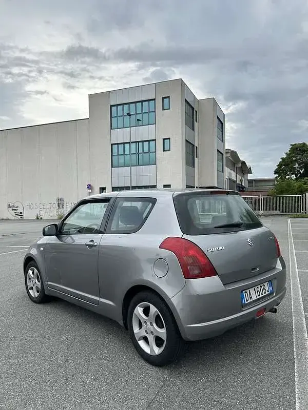 Usata Suzuki Swift 101 CV (74 kW) 2006 Grigio Utilitaria