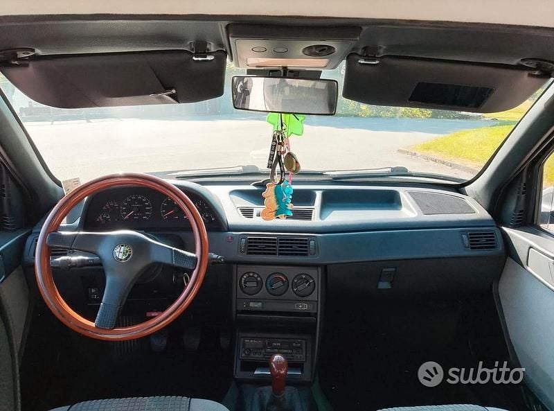 Usata Alfa Romeo 155 126 CV (92 kW) 1992 Grigio Berlina