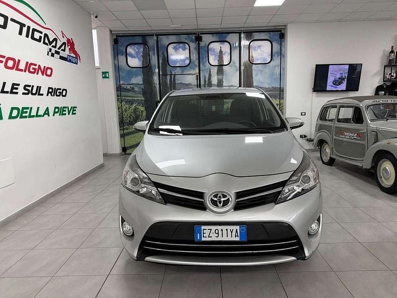 Usata Toyota Verso 111 CV (81 kW) 2015 Grigio Monovolume