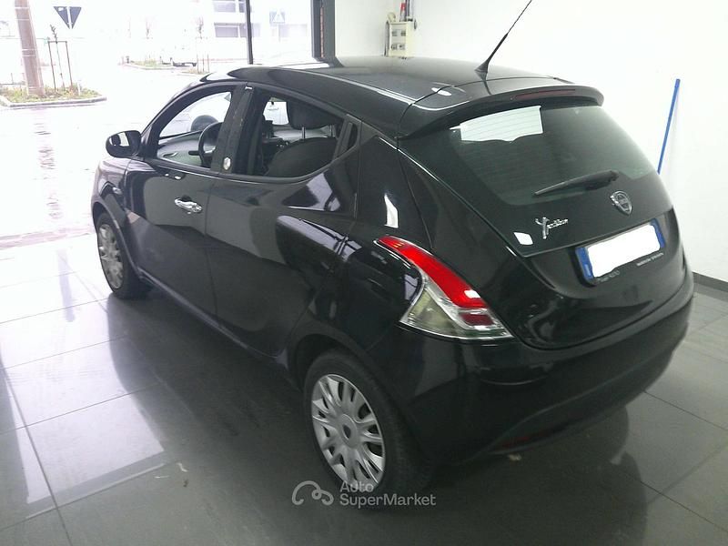 Usata Lancia Ypsilon Silver 69 CV (50 kW) 2014 Nero Utilitaria