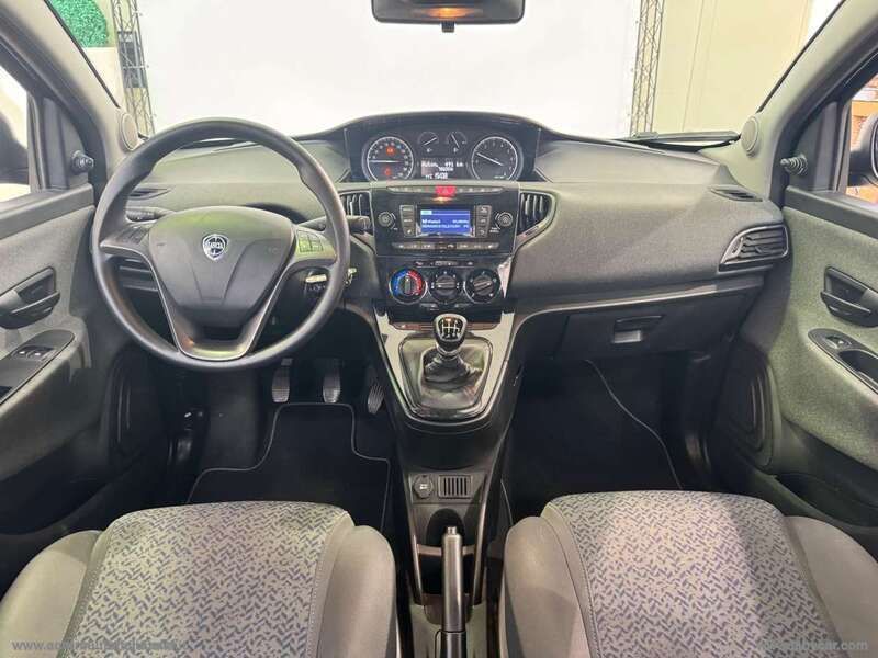 Usata Lancia Ypsilon Silver 69 CV (50 kW) 2022 Grigio Utilitaria