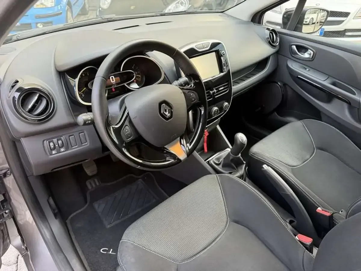Usata Renault Clio IV SE 73 CV (53 kW) 2015 Grigio Berlina