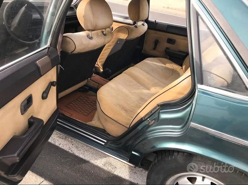 Usata Audi 100 86 CV (63 kW) 1982 Verde Berlina