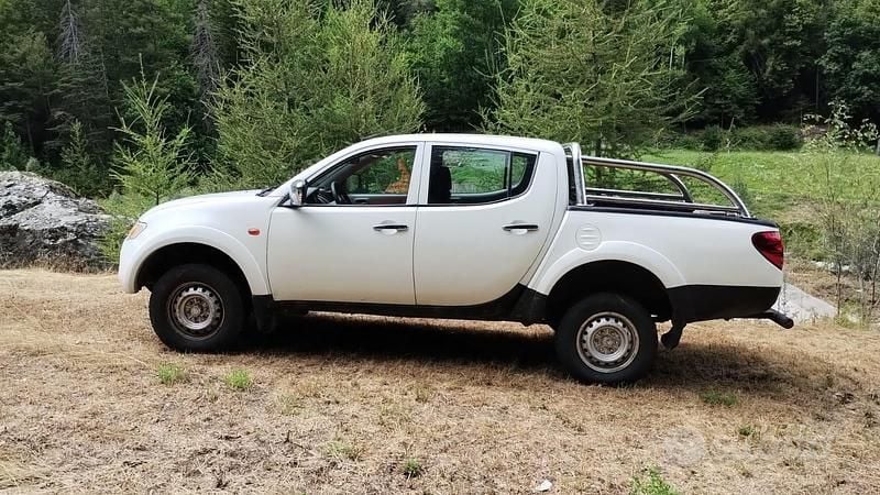 Usata Mitsubishi L200 Invite 136 CV (100 kW) 2007 Bianco Pick-up