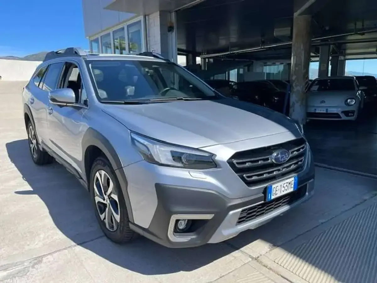 Usata Subaru Outback Premium 169 CV (124 kW) 2021 Argento Station wagon