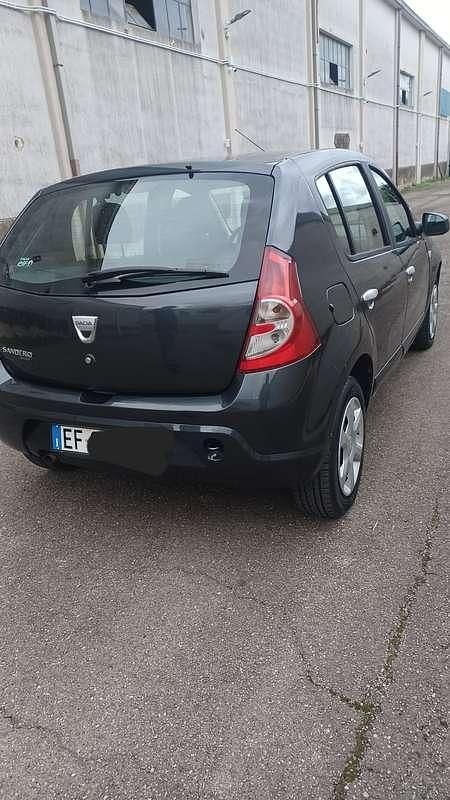Usata Dacia Sandero Ambiance 75 CV (55 kW) 2010 Berlina