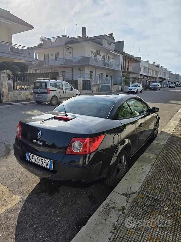 Usata Renault Mégane Cabriolet Exception 111 CV (81 kW) 2005 Nero Cabrio