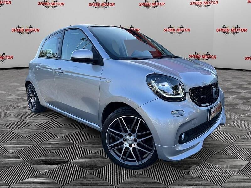 Argento Usata 2019 Smart ForFour Brabus Due volumi | 15.700 € (Buon prezzo) - Immagine 1/4