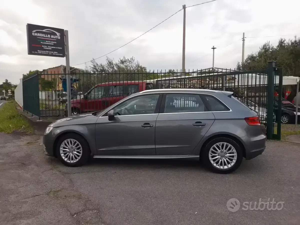 Usado Audi A3 Attraction 110 CV (80 kW) 2016 Gris Berlina