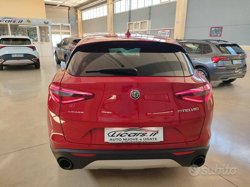 Usata Alfa Romeo Stelvio Business 160 CV (117 kW) 2022 Rosso SUV