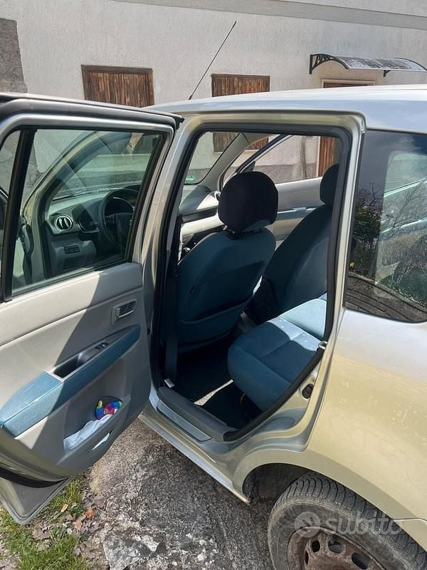 Usata Mazda 2 75 CV (55 kW) 2004 Grigio Utilitaria