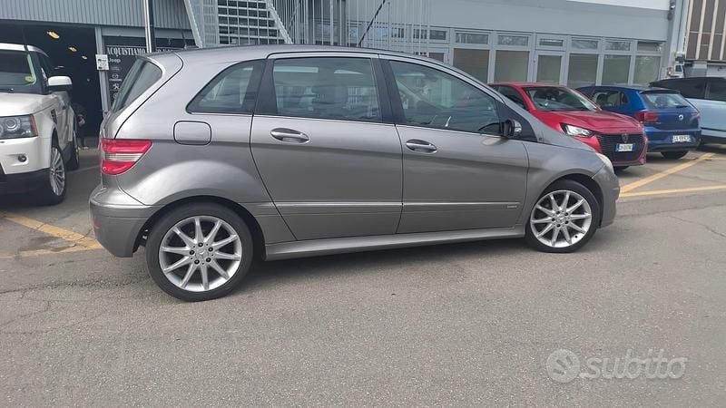 Usata Mercedes B180 109 CV (80 kW) 2007 Grigio Monovolume
