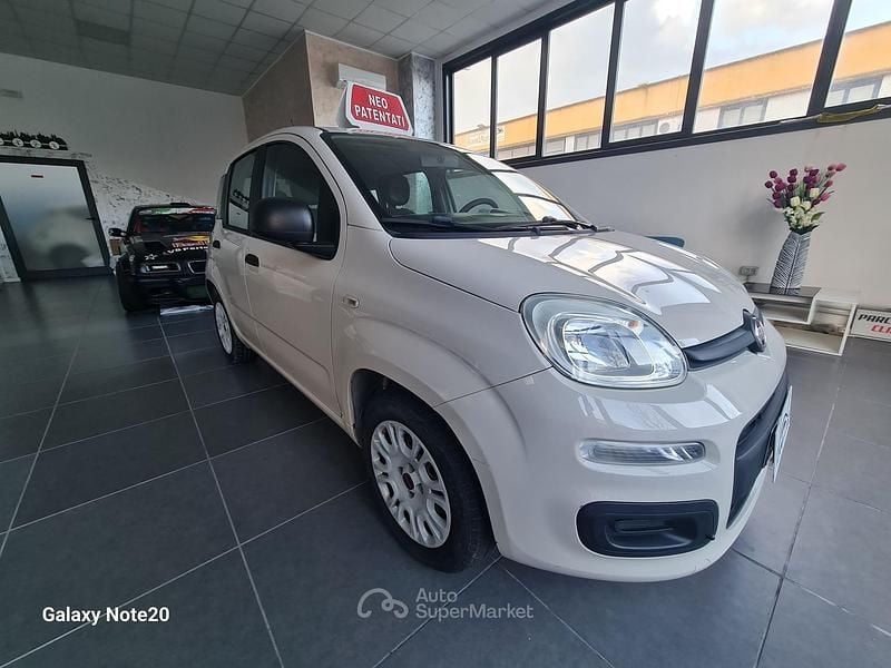 Beige Usata 2016 Fiat Panda Tre volumi | 7700 € (Buon prezzo) - Immagine 1/4