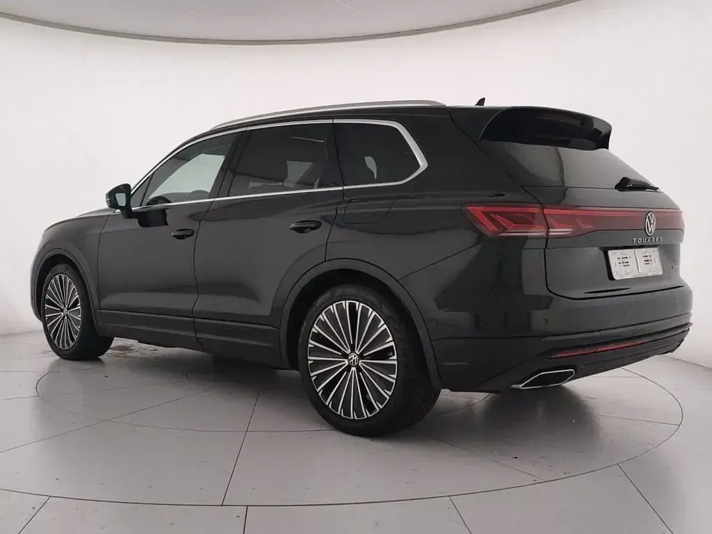 Usata VW Touareg Elegance 381 CV (280 kW) 2023 Nero SUV