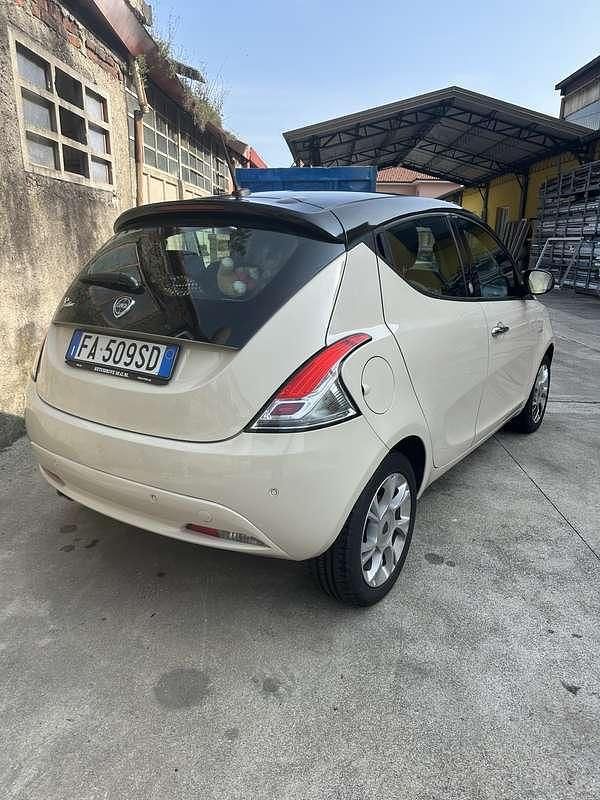 Usata Lancia Ypsilon 95 CV (69 kW) 2015 Utilitaria