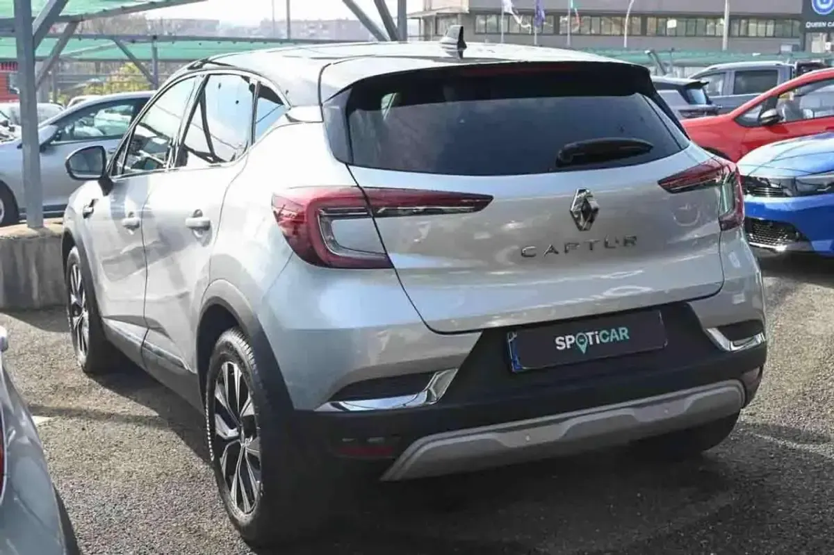 Usata Renault Captur Techno 91 CV (66 kW) 2024 Grigio SUV
