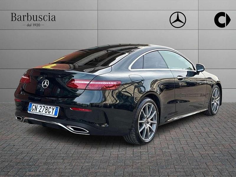 Usata Mercedes E300 Premium Plus 265 CV (194 kW) 2023 Verde Coupé