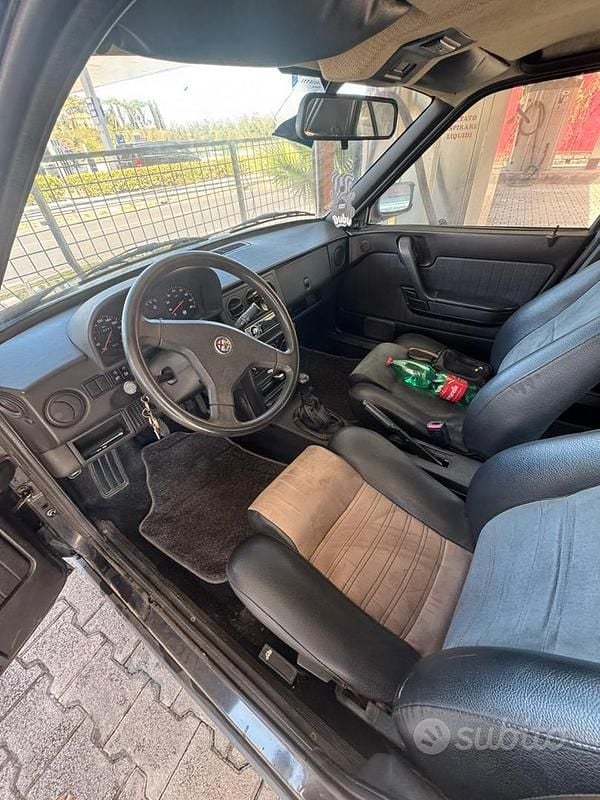 Usado Alfa Romeo 33 88 CV (64 kW) 1994 Negro Berlina