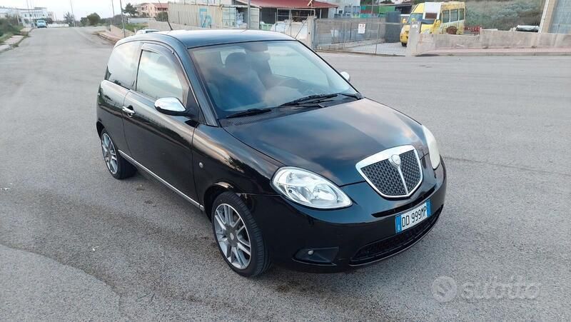 Usata Lancia Ypsilon 90 CV (66 kW) 2006 Nero Utilitaria