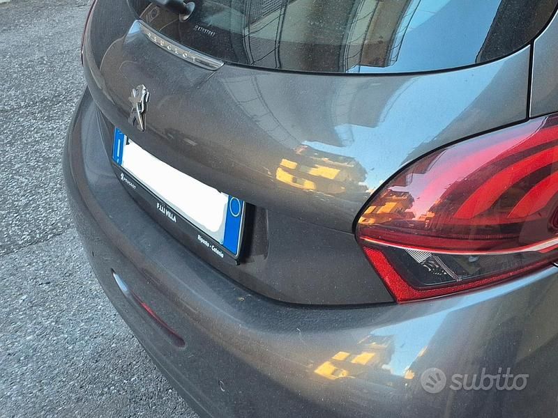 Usata Peugeot 208 102 CV (75 kW) 2019 Grigio Utilitaria