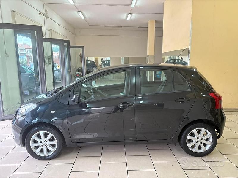 Usata Toyota Yaris 69 CV (50 kW) 2007 Nero Berlina