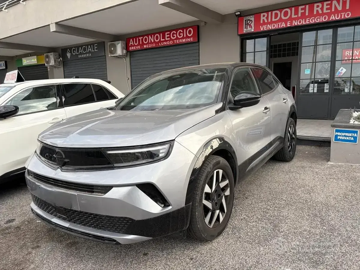 Usata Opel Mokka 131 CV (96 kW) 2025 Grigio SUV