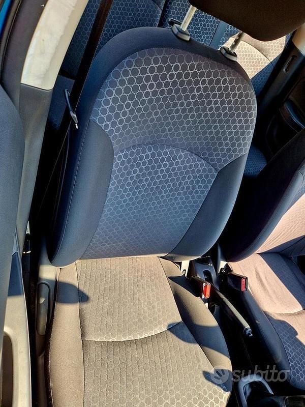 Usata Mitsubishi Space Star Intense 71 CV (52 kW) 2014 Blu Berlina