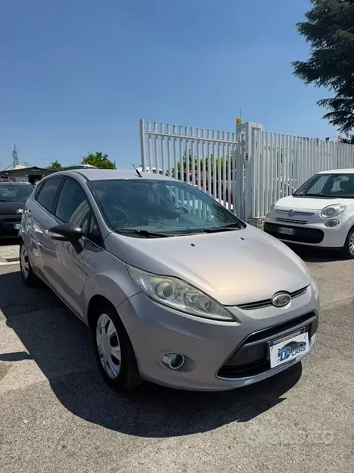 Usata Ford Fiesta Titanium 92 CV (67 kW) 2011 Blu Berlina
