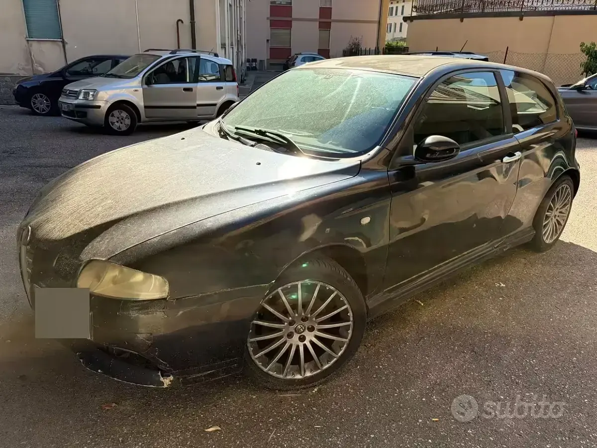 Usata Alfa Romeo 147 120 CV (88 kW) 2002 Nero Utilitaria