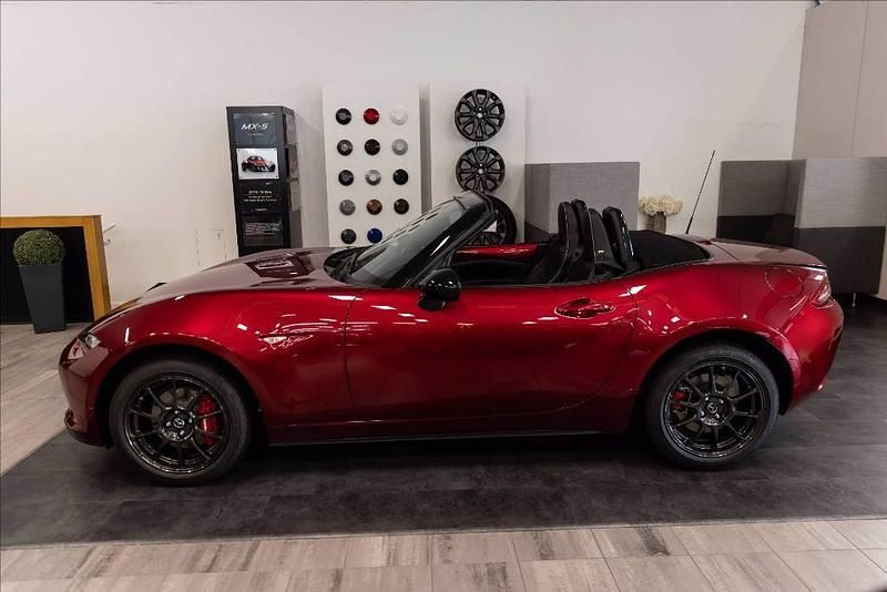 Nuova Mazda MX5 Homura-Line 132 CV (97 kW) 2025 Rosso metallizzato Cabrio
