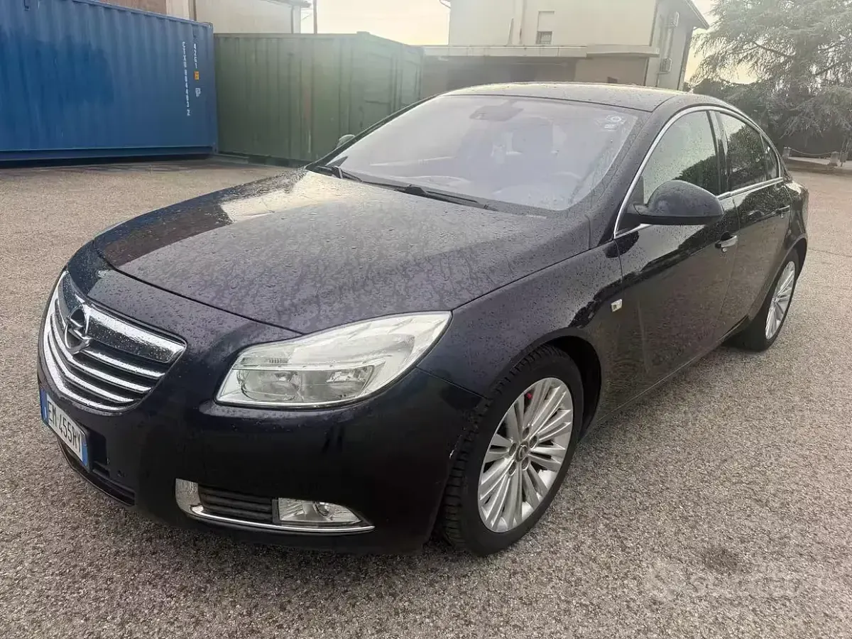 Usata Opel Insignia Cosmo 160 CV (117 kW) 2012 Nero Berlina